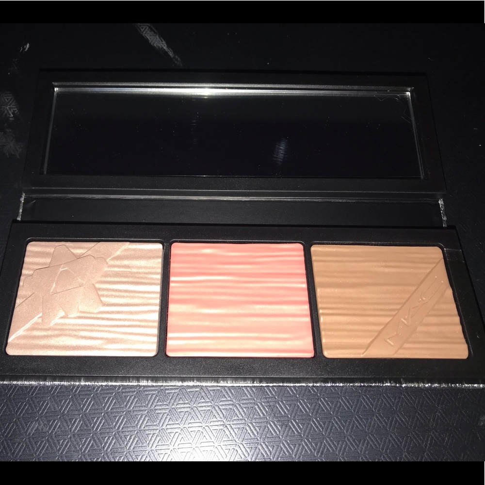 MAC SHINY PRETTT THINGS FACE COMPACT-FAIR